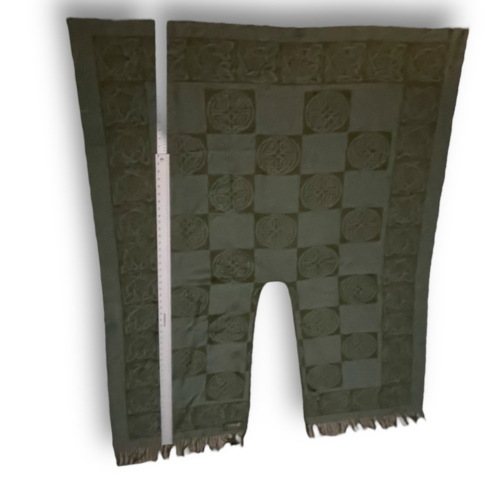 Jimmy Hourihan Fringed Shawl with Celtic Motif Boru Irish Wrap Muti Green - Picture 14 of 14